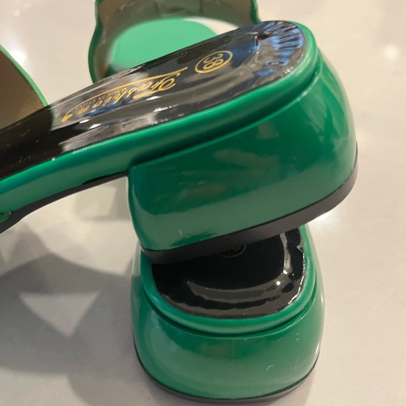 Emerald Green slides 💚 - Picture 7 of 10